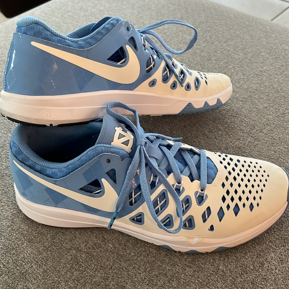 NIKE UNC Trainers